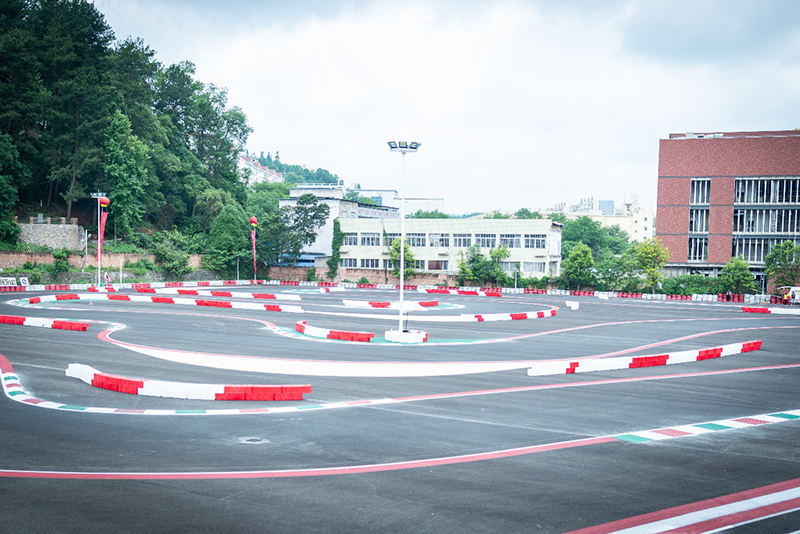 【新浪新聞】貴陽Ckart卡丁車俱樂部盛大開業(yè)(圖4) 【新浪新聞】貴陽Ckart卡丁車俱樂部盛大開業(yè)(圖4)